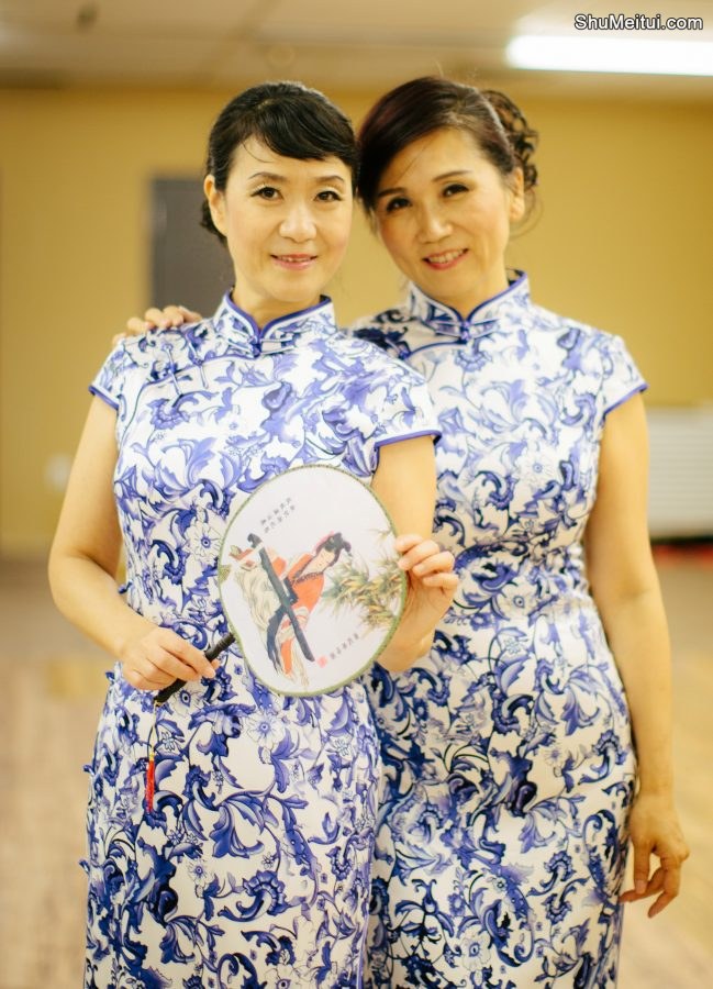 何姐和她的朋友们统一身着青花瓷旗袍排练[第17张/共35张]