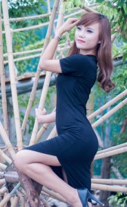 越南妹子黑色性感短裙s身段真是不多见呀