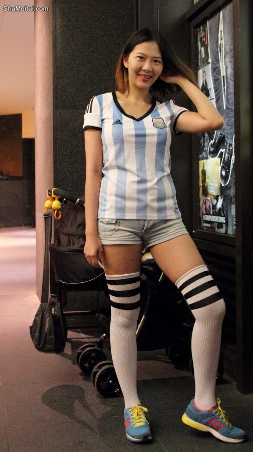 阿根廷球服还有长筒球袜李鸽鸽还是个足球迷[第2张/共4张]