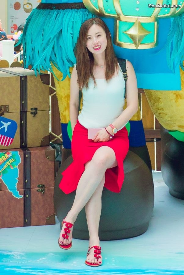堂堂在韩国旅行时的照片身穿红裙红裙气质迷人[第6张/共11张]