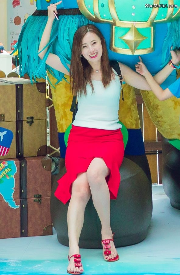 堂堂在韩国旅行时的照片身穿红裙红裙气质迷人[第5张/共11张]
