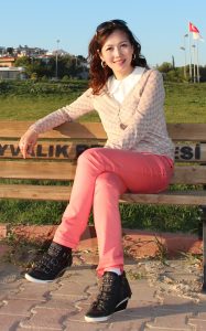 知风姐在土耳其旅行时的照片都是修身长裤