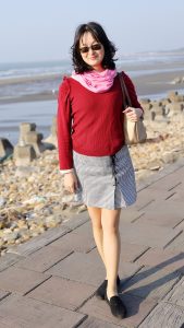 Elin姐海边游玩时穿了质感的肉色丝袜